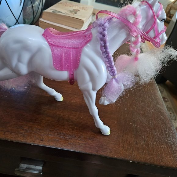 2 horses Disney princess Cinderellas' horse and Barbie horse - Picture 3 of 7